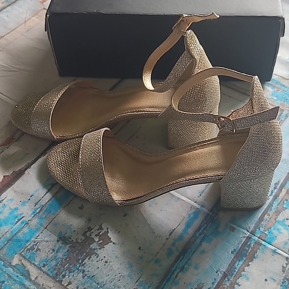 Womens gold chunky heel size 6 - Picture 2 of 5